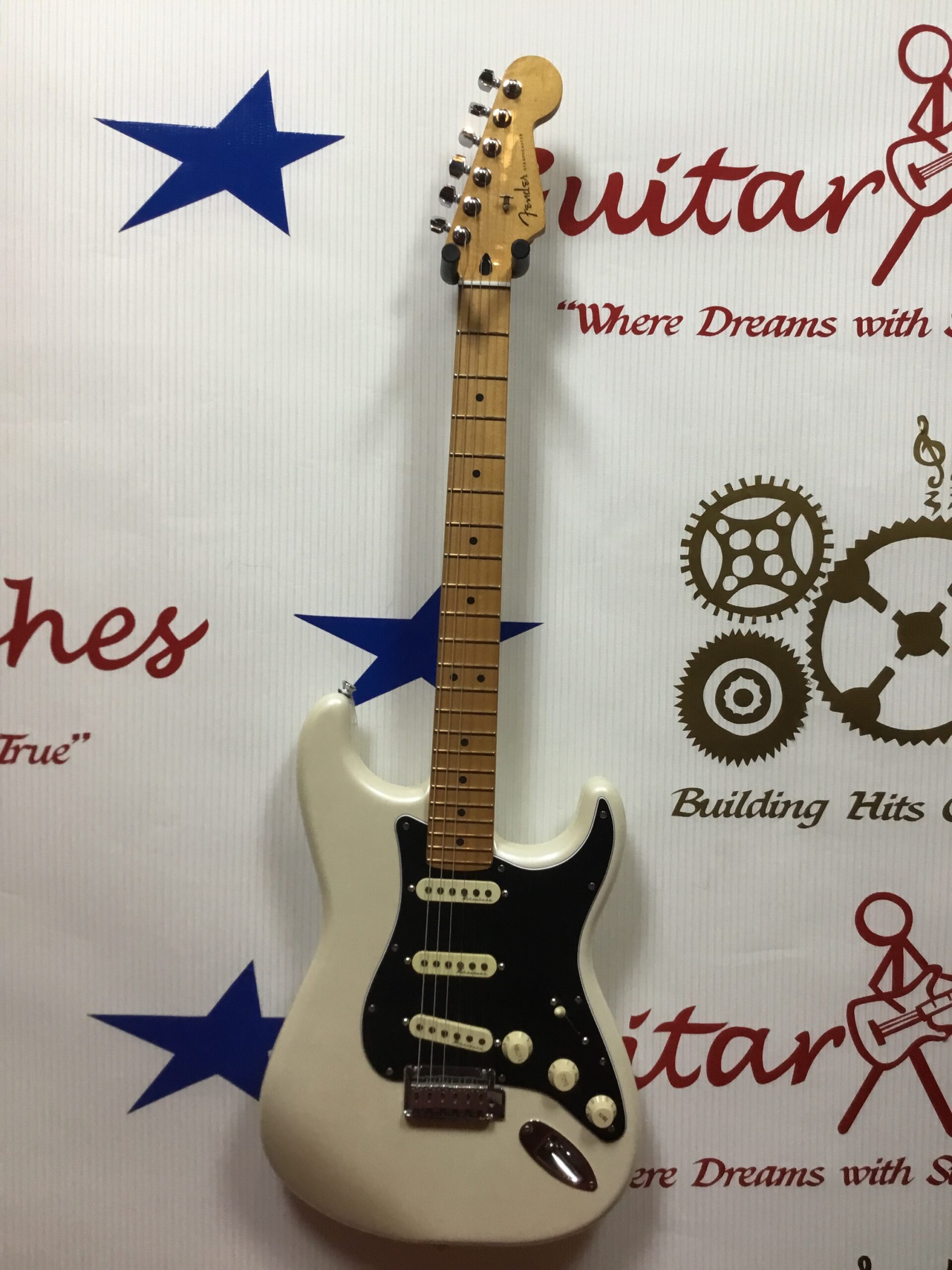 Fender Player Plus Stratocaster - Guitar Wishes
