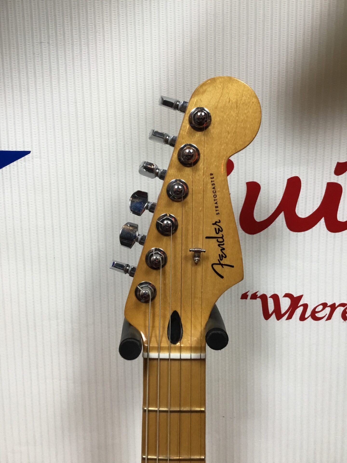 Fender Stratocaster players plus - Image 3