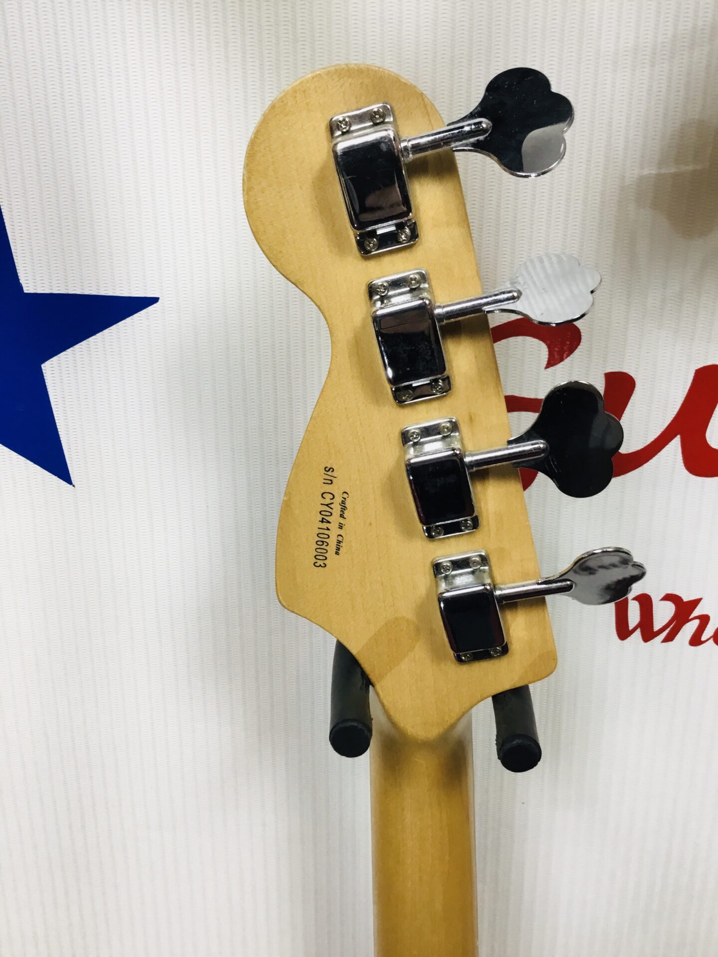 Squier P Bass - Image 4